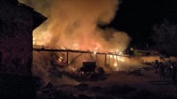 Kütahya'da yangın: Samanlık ve ahır zarar gördü