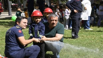 Manisalı minik öğrenciler fahri itfaiyeci oldu