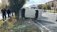 Otomobil TIR'a çarpıp devrildi... Sürücü yaralandı!