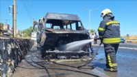 Turgutlu'da minibüste çıkan yangın söndürüldü