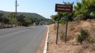 Urla'nın 4 mahallesinde yollar ve parklar yenilendi