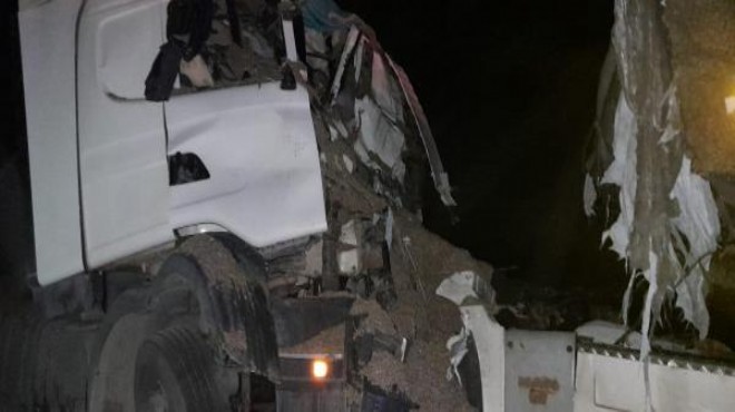 TIR ile beton mikseri kafa kafaya çarpıştı: 2 ölü