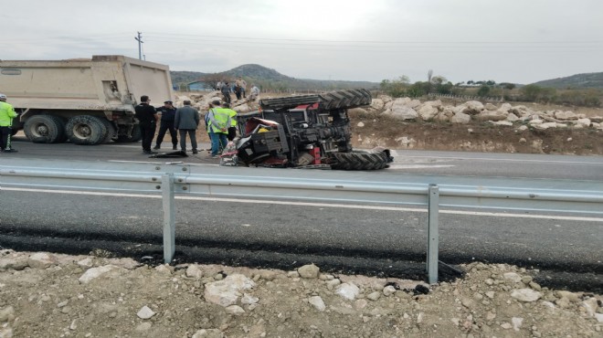 TIR ile traktör çarpıştı: 2 ölü, 1 yaralı