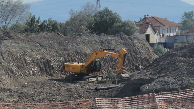 Toprak kaydı, altında kalan işçi hayatını kaybetti