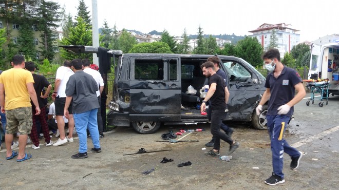 Turistleri taşıyan minibüs devrildi: 6 kişi yaralandı!