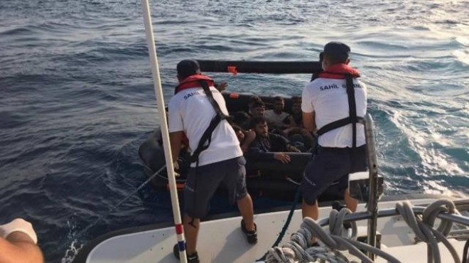 Türk kara sularına itilen 61 sığınmacı kurtarıldı