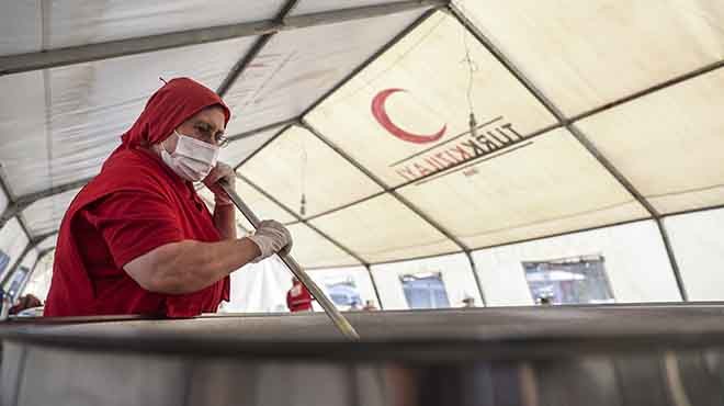 Türk Kızılayı yara sardı: Deprem bölgesinde 250 bin kişiye aş