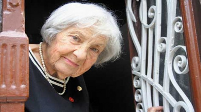 İzmir in simge ismi 105 yaşındaydı... Ayşe Mayda vefat etti!