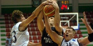 Anadolu Efes kalite farkıyla kazandı: 88-78