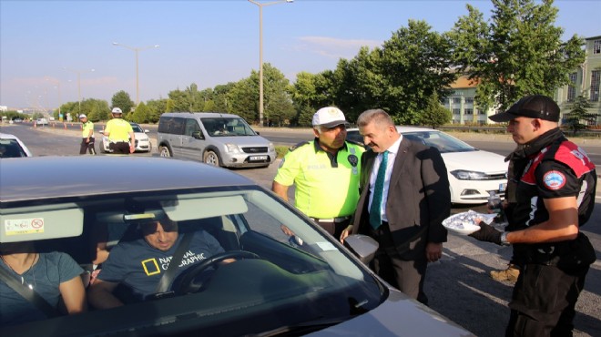 Uşak Valisi Turan Ergün, trafik denetimlerine katıldı
