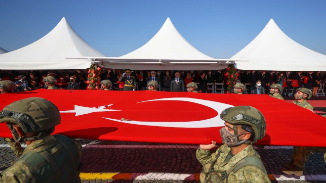 7’den 70’e Cumhuriyet heyecanı... İzmir tek yürek!