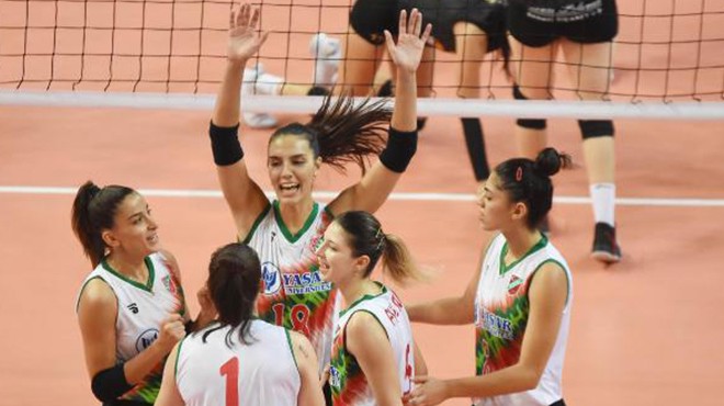 Voleybol da İzmir Derbisi nin kazananı Karşıyaka