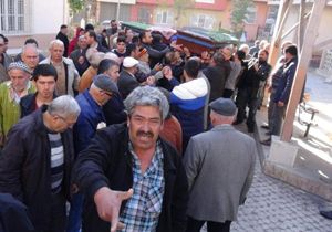 Aydın ağlıyor: Vahşet kurbanı anne ve çocuklarına veda... 