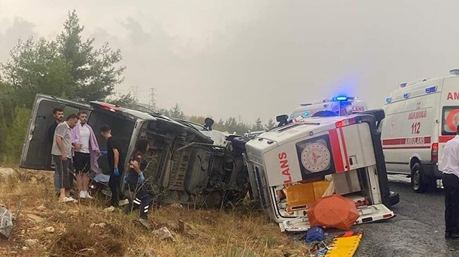 Yaralı taşıyan ambulans kaza yaptı!