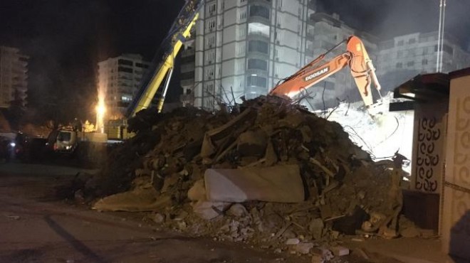 Depremde yıkılan binada  kolon kesikti  iddiası