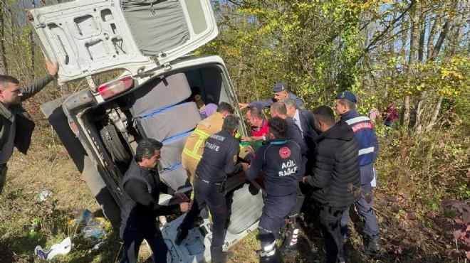 Yolcu minibüsü devrildi: 11 kişi yaralandı