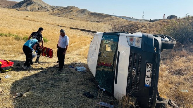 Yolcu minibüsü şarampole devrildi: Yaralılar var