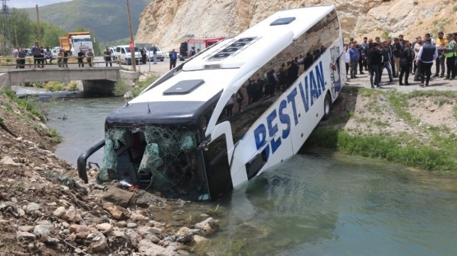 Yolcu otobüsü dereye uçtu: Yaralılar var!