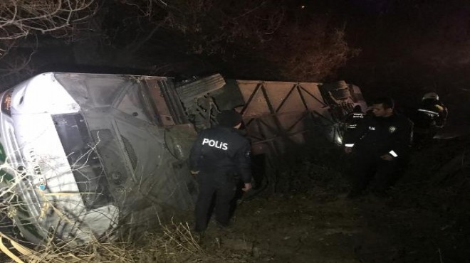 Yolcu otobüsü devrildi: 15 kişi yaralandı!