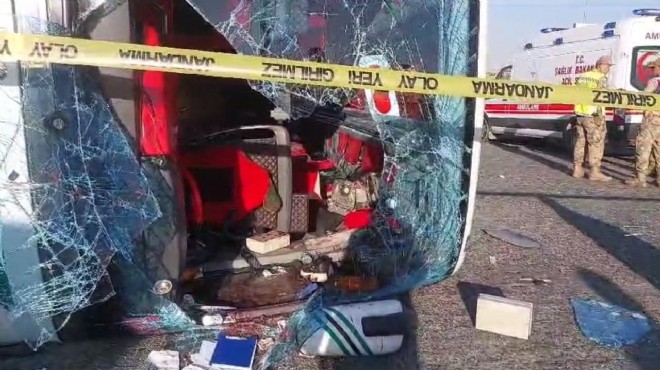 Yolcu otobüsü devrildi: 2 ölü, 25 yaralı