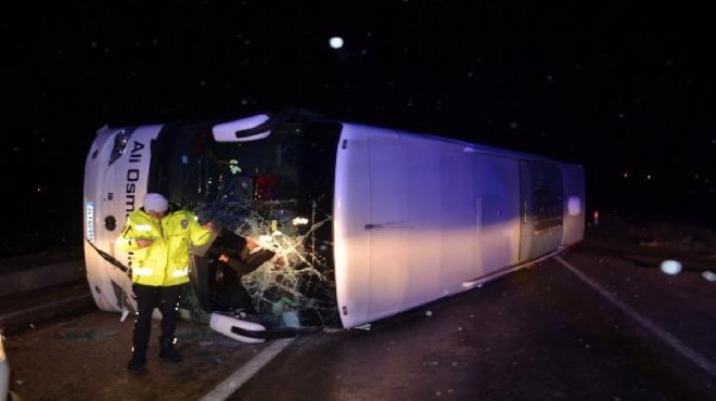 Yolcu otobüsü devrildi: 30 kişi yaralandı!