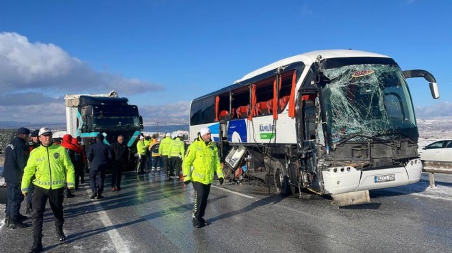 Yolcu otobüsü ile TIR çarpıştı: 1 ölü, 2 yaralı
