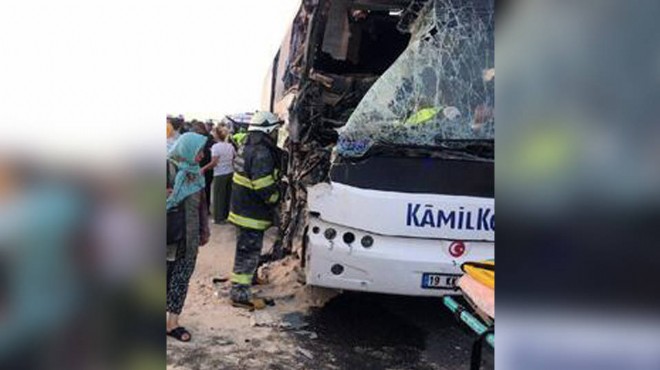 Yolcu otobüsü, TIR a çarptı: 23 yaralı