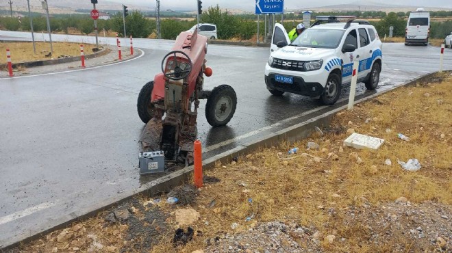 Yolcu otobüsüyle çarpışan traktör ikiye bölündü: 1 ölü, 1 yaralı