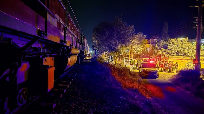 Yolcu treni çarptı... 2 kişi ölümden döndü!