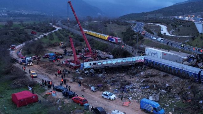 Yunanistan da tren kazasında 38 kişi hayatını kaybetti